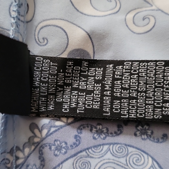 Casual Blue and White Button Down Shirt with Paisley Pattern - Picture 9 of 10